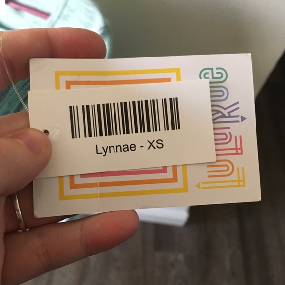 XS Lularoe Lynnae Shirt - Picture 2 of 2